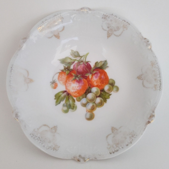 Vintage Barvarian Strawberry Bowl Gold Trimmed - Picture 1 of 2